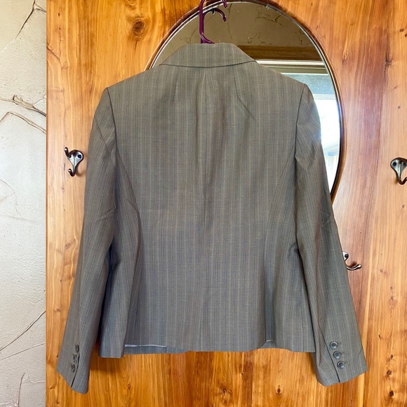 Anne Klein women’s size 8 brown striped suit - Picture 2 of 7